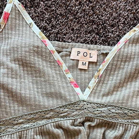 POL Floral tank top - Picture 2 of 13